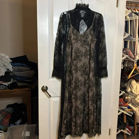 EUC PHILOSOPHY women’s black lace dress size 6 includes slip long - Picture 11 of 11